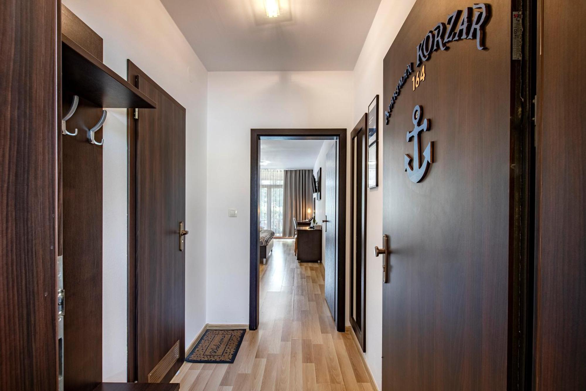 Besenova Apartman Korzar ภายนอก รูปภาพ